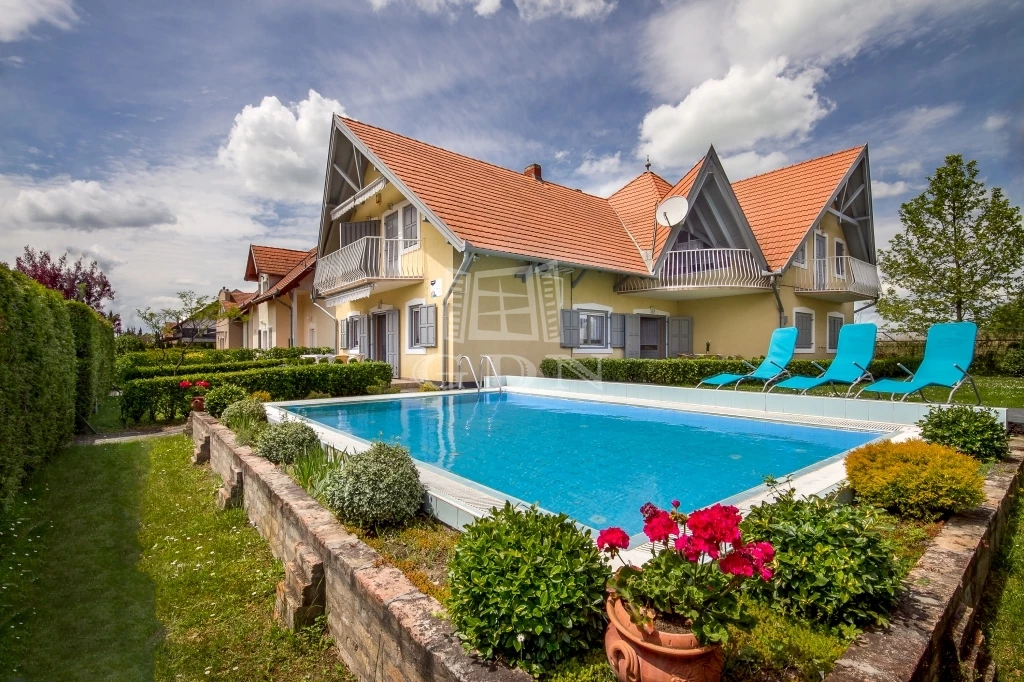 For sale house, Balatonmáriafürdő, Balatonmáriafürdő -  Vízparti sáv!