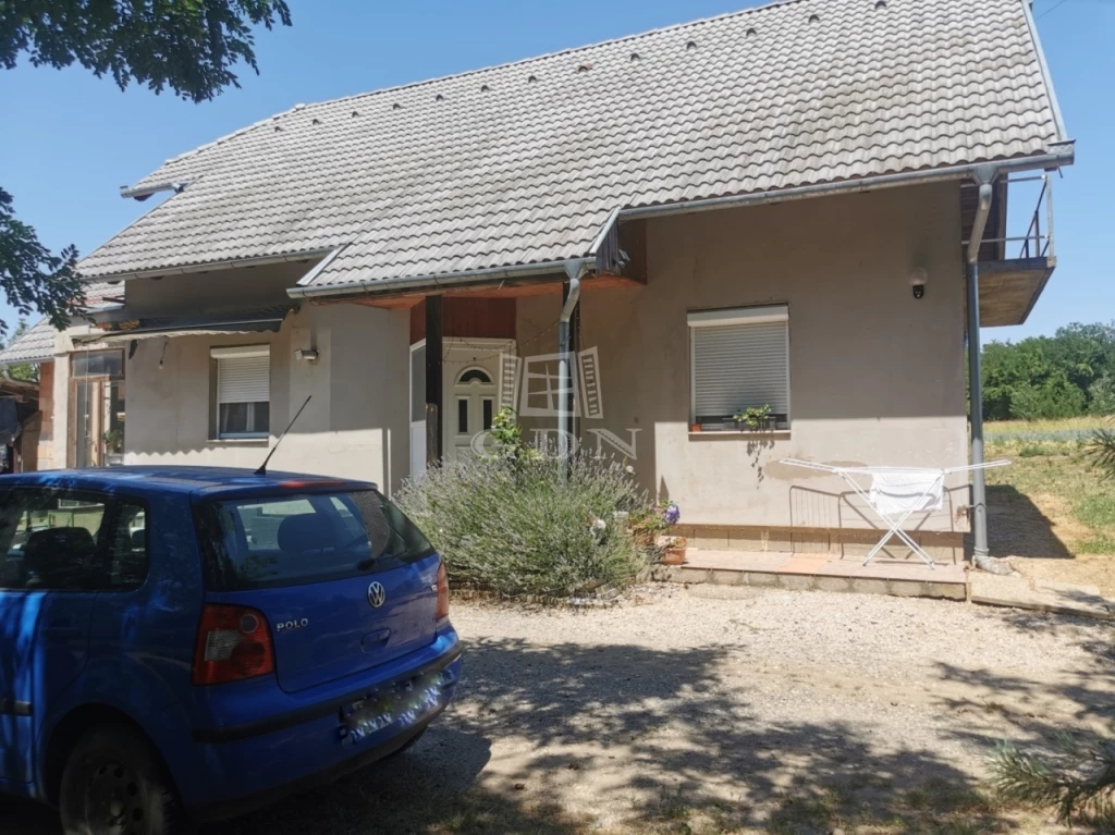 Eladó családi ház, Szentpéterúr, 6 szobás ház, nagy telekkel!