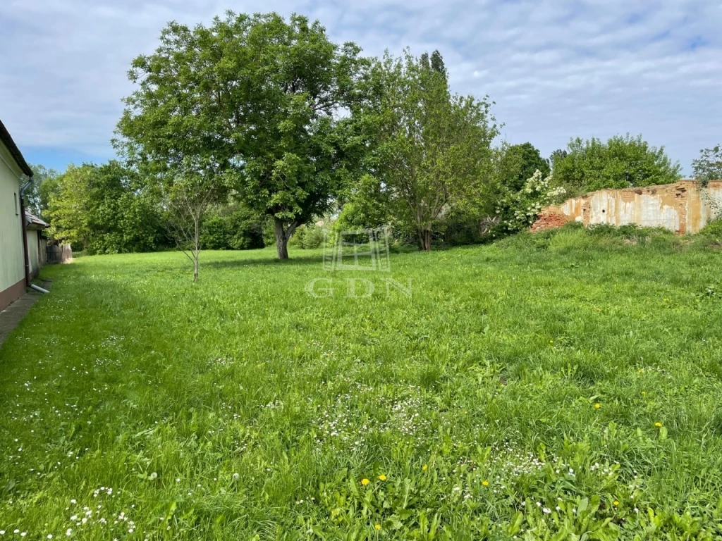 Eladó építési telek, Kéthely, Balatonhoz közel összközműves telek