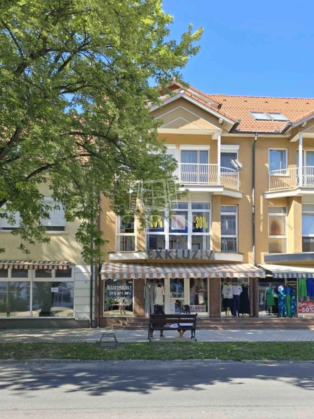 For sale store, Lenti, Belvárosi üzlethelyiség 2 szinten!