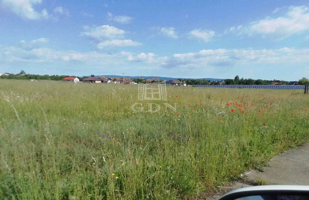 Eladó építési telek, Berhida, Peremarton gyártelep, Sík építési telek Veszprémhez közel