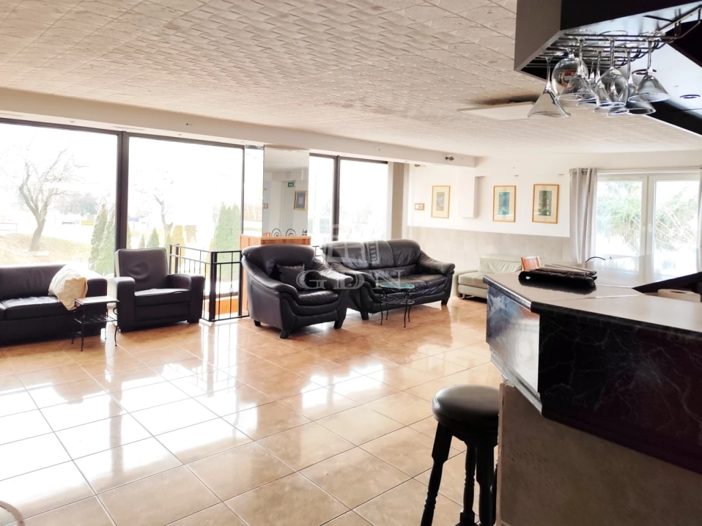 Eladó családi ház, Balatonfüred, Központi lokáció, városi környezet