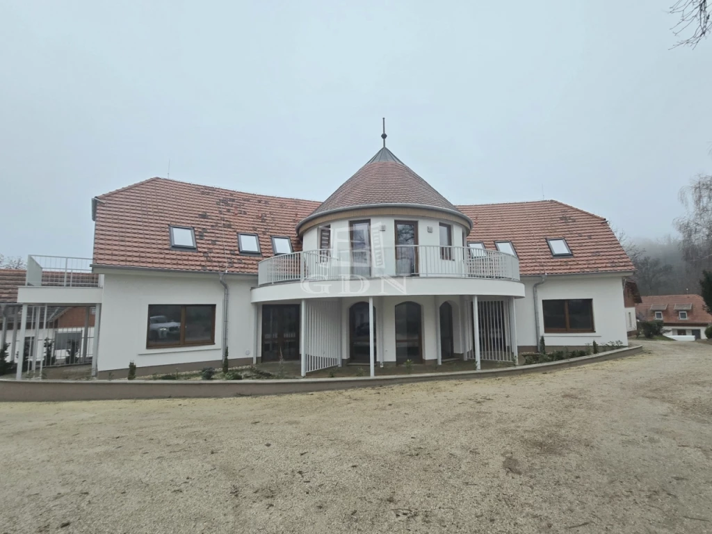 Eladó téglalakás, Zalacsány, Lakás -golfpálya, Balaton mellett!