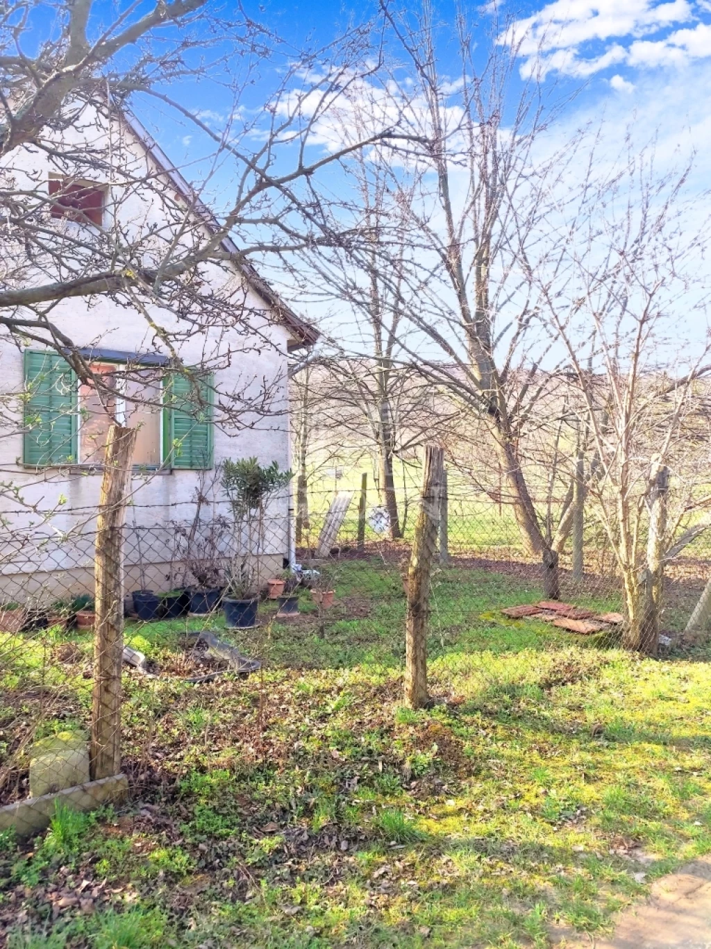 Eladó külterületi telek, Felsőörs, Öreghegy, Hangulatos présház  szőlővel