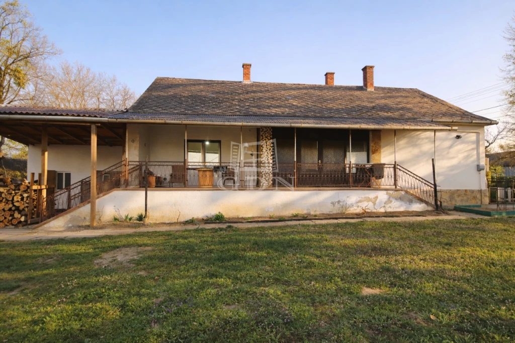 Eladó családi ház, Bucsuta, Tágas családi ház nagy kerttel