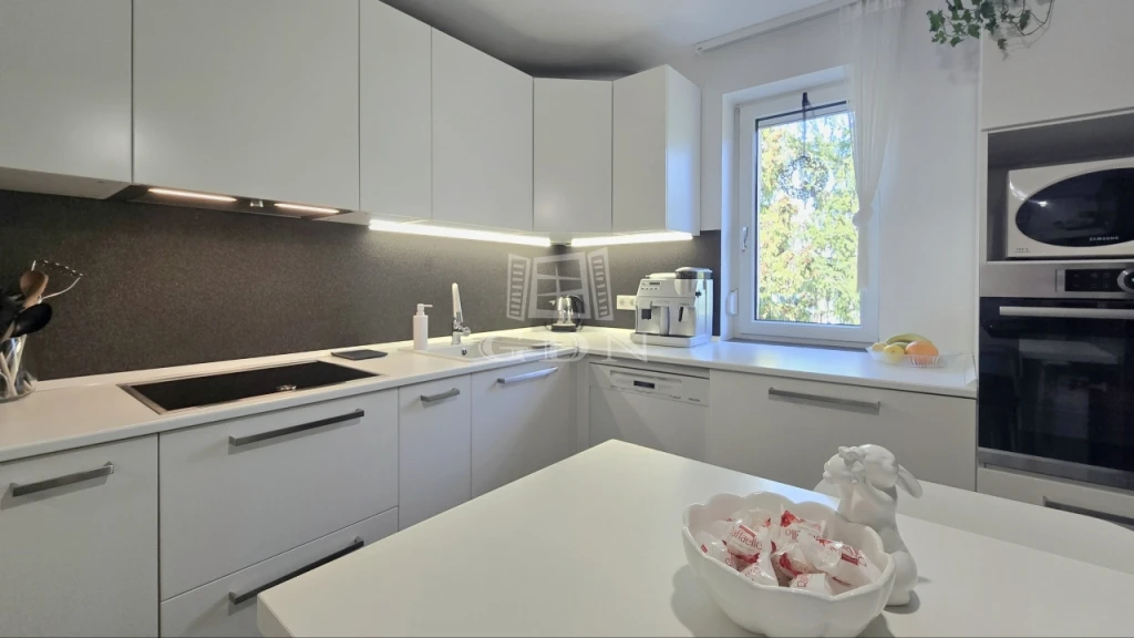 c3-1-name c2-19-name, Zalaegerszeg, Belváros, Igényes, felújított lakás garázzsal