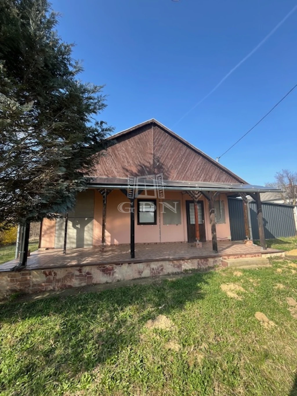 Eladó családi ház, Nádasd, Befejezésre váró lakóház Katafán