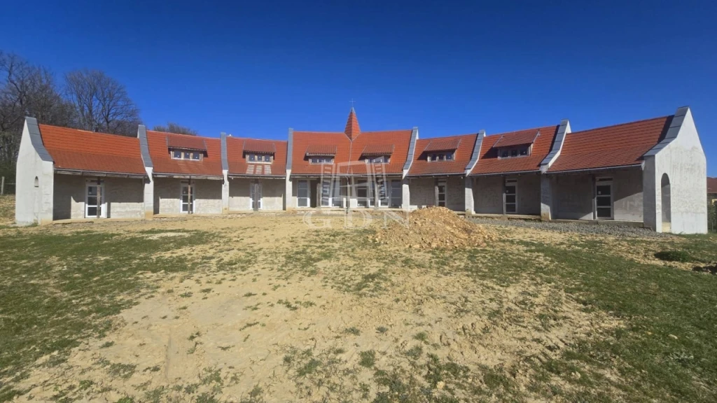 Eladó téglalakás, Úrkút, Befejezésre váró projekt eladó!