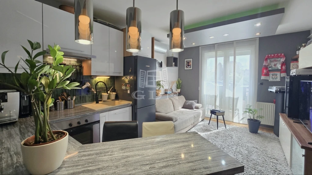 Eladó téglalakás, Zalaegerszeg, Belváros, Földszinti lakás, kertkapcsolattal