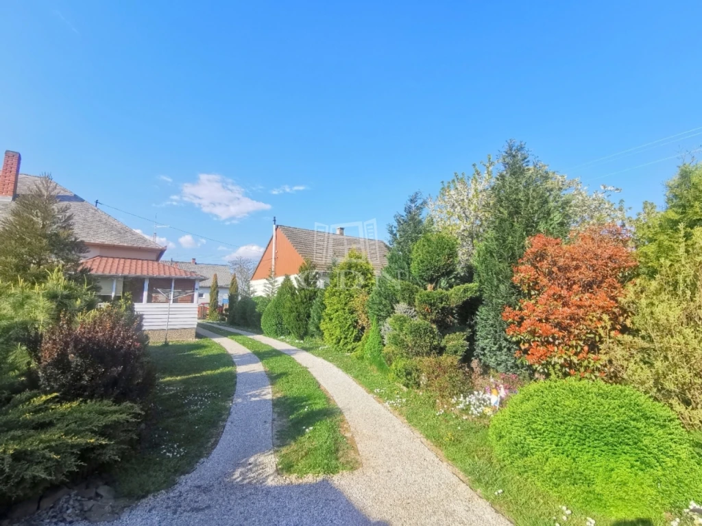 Eladó családi ház, Gelse, Nyugalom, zöld környezet Gelsén