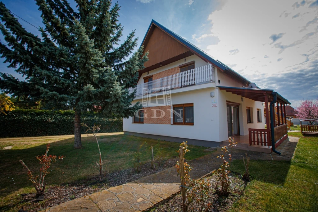Eladó családi ház, Balatonboglár, Ház a Balatonhoz közel!
