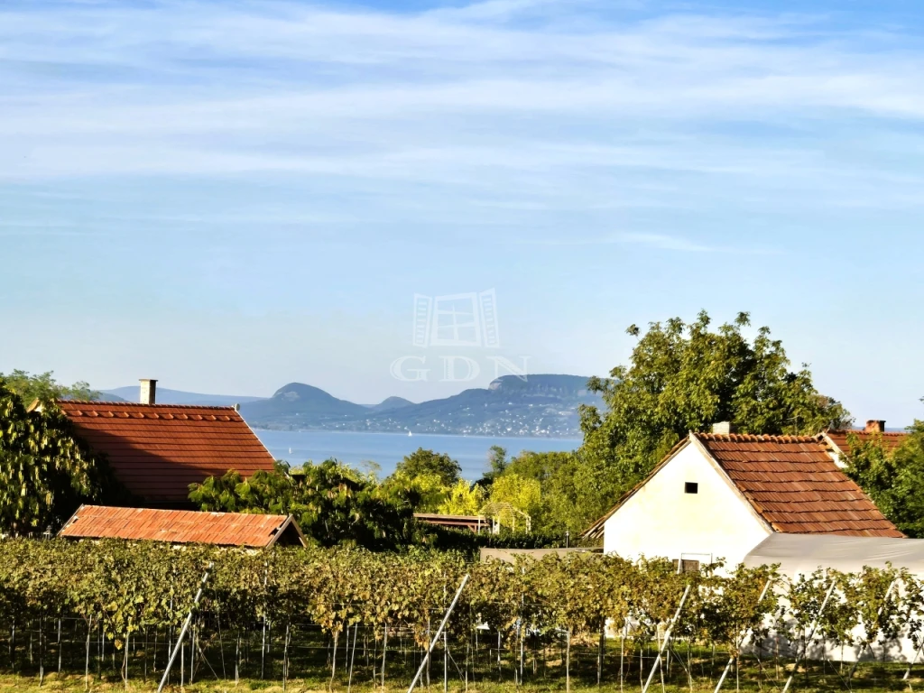 Eladó üdülő, nyaraló, Balatonberény, Panorámás zártkert Balatonberényben
