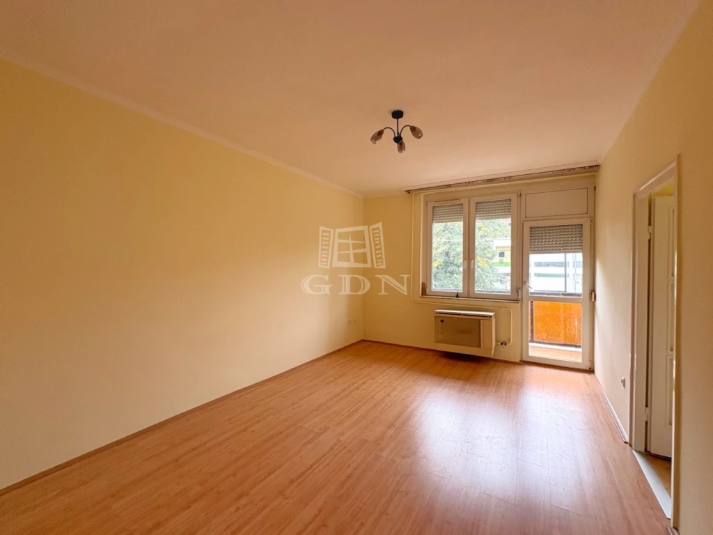 Eladó téglalakás, Zalaegerszeg, Felújított lakás, 2 szoba, erkély