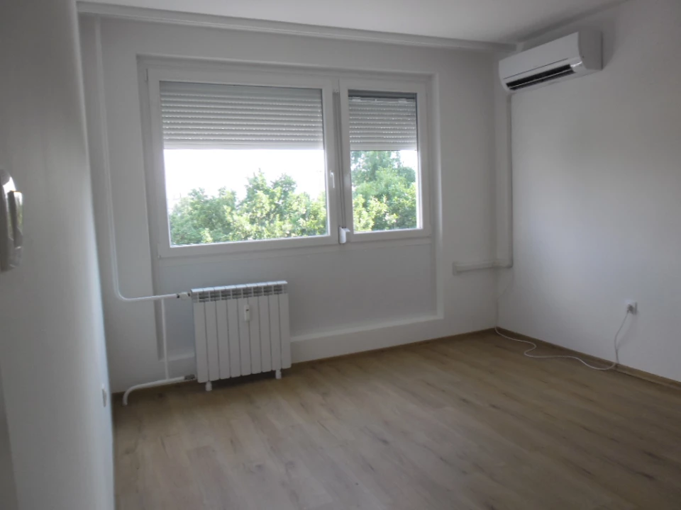 Kiadó panellakás, Szekszárd