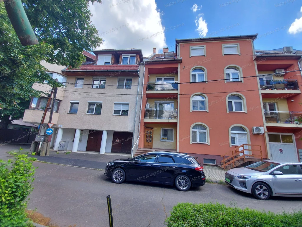Szolnok Belvárosában eladó egy két szobás lakás