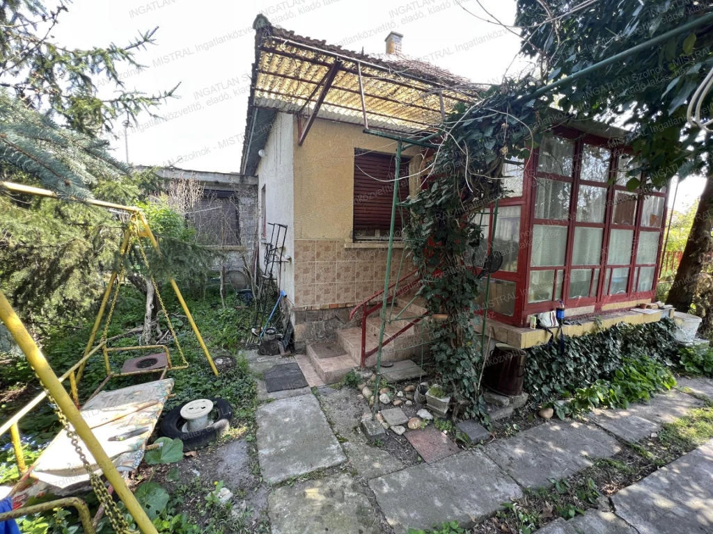 For sale house, Újszász