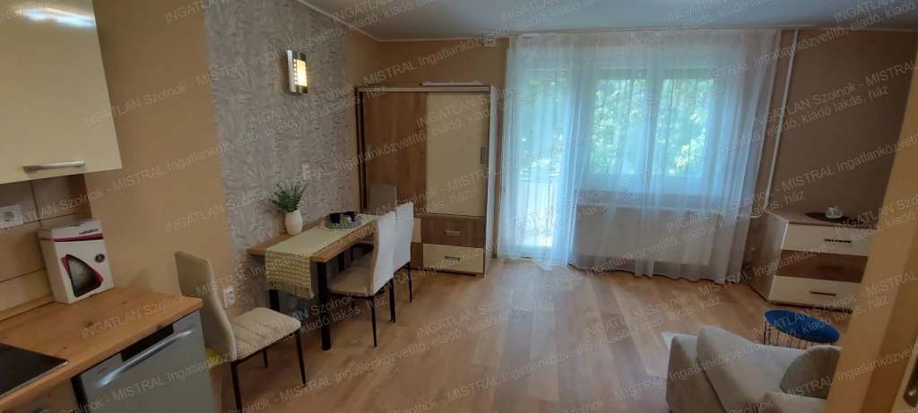 For sale brick flat, Szolnok