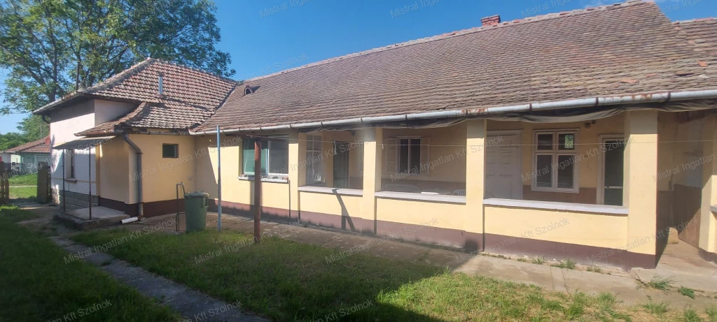 Tiszapüspökiben 120 nm-es családi ház eladó!
