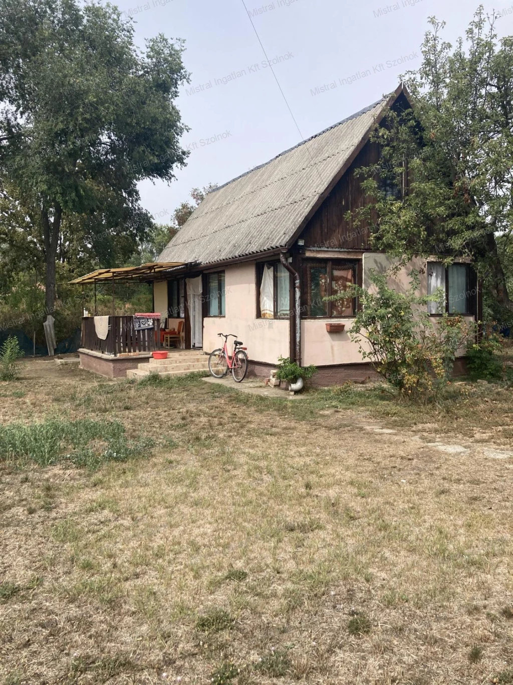 Horgászok figyelem! Tisza folyó melletti 537 nm-es telek eladó!