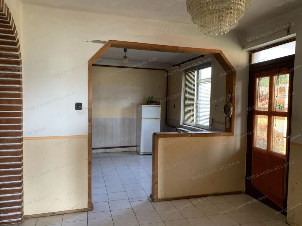 Rákócziújfaluba eladó egy 130 m2-es kétszintes 3 szobás családi ház !