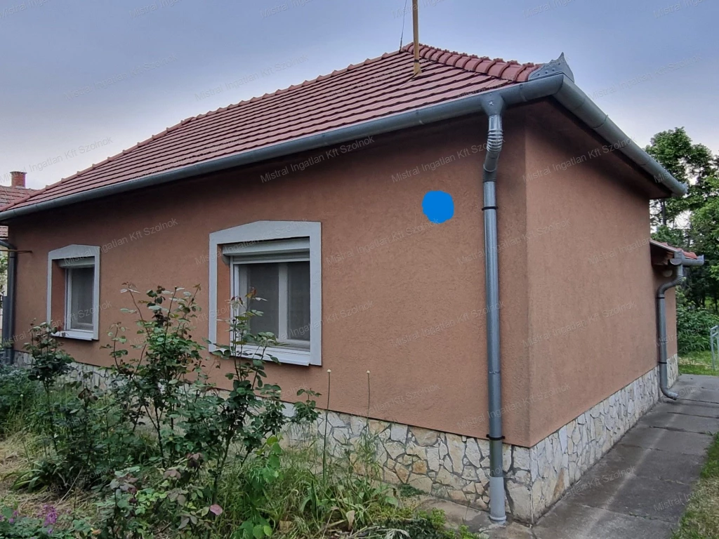 Törökszentmiklóson 82 nm-es családi ház eladó!