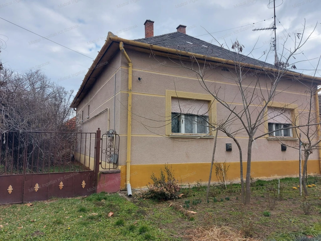 Tiszapüspökiben 3 szobás családi ház eladó!