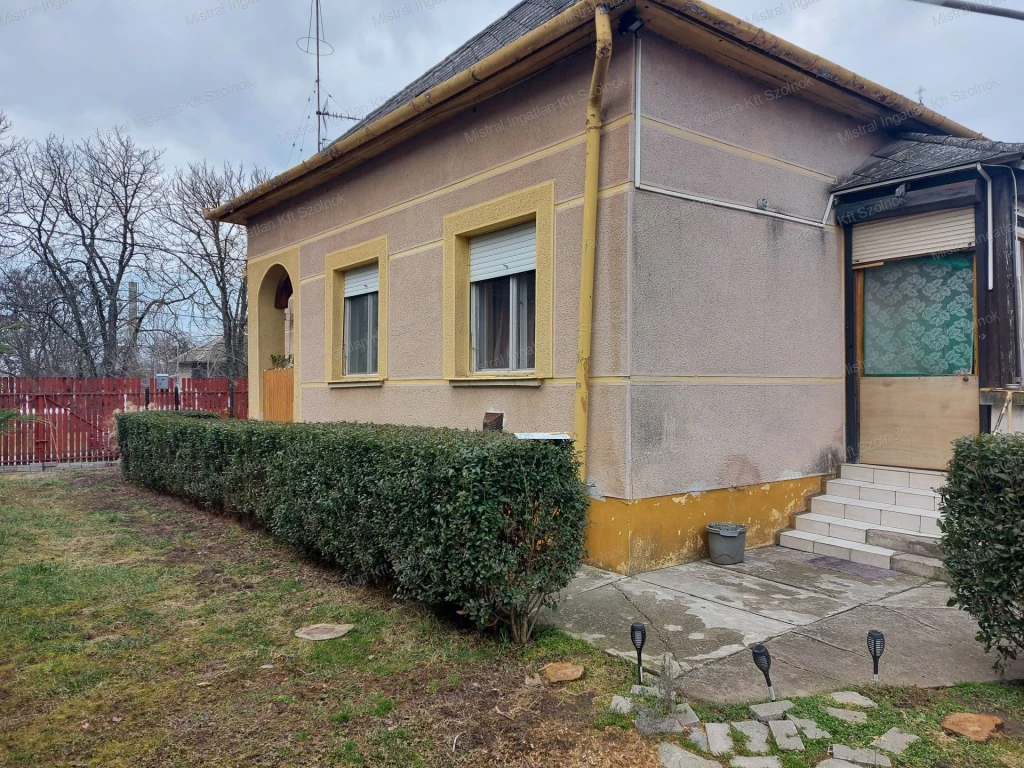 Tiszapüspökiben 3 szobás családi ház eladó!