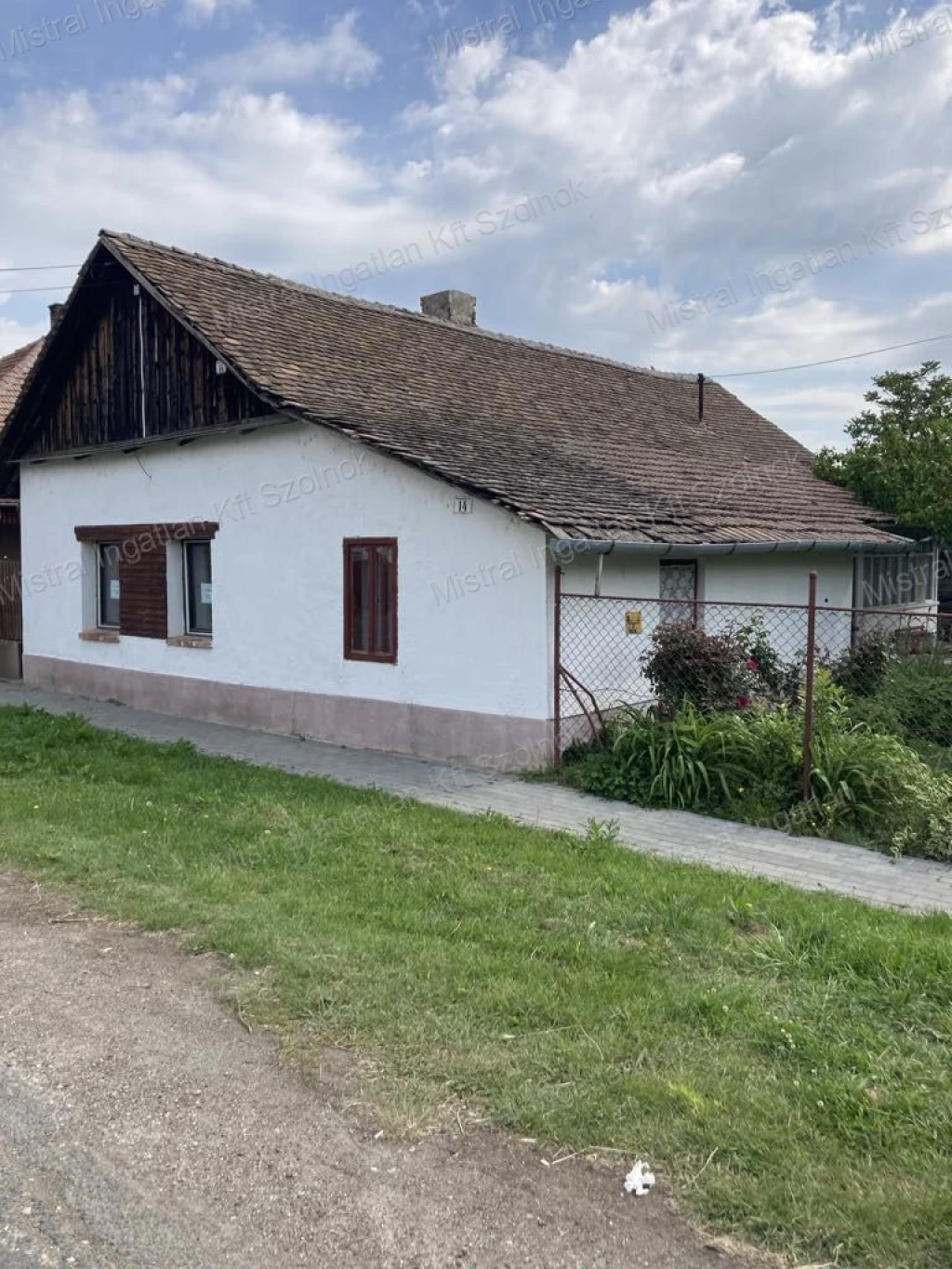 Eladó Kőtelken egy 78 nm-s két szoba nappalis családi ház