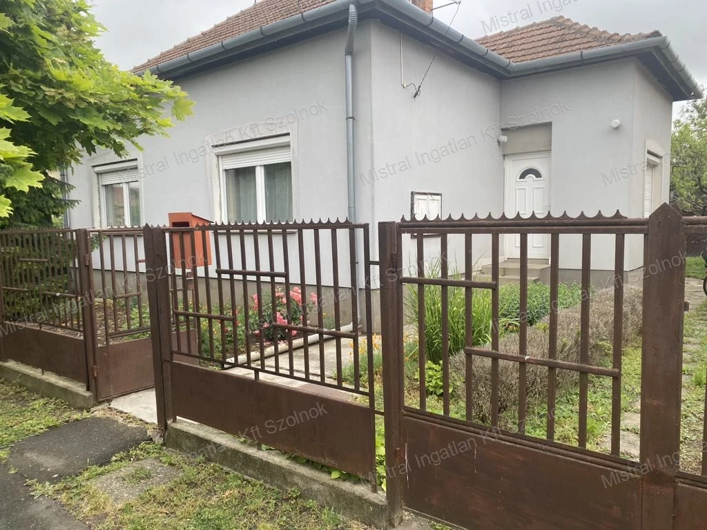 Eladó családi ház Törökszentmiklóson!