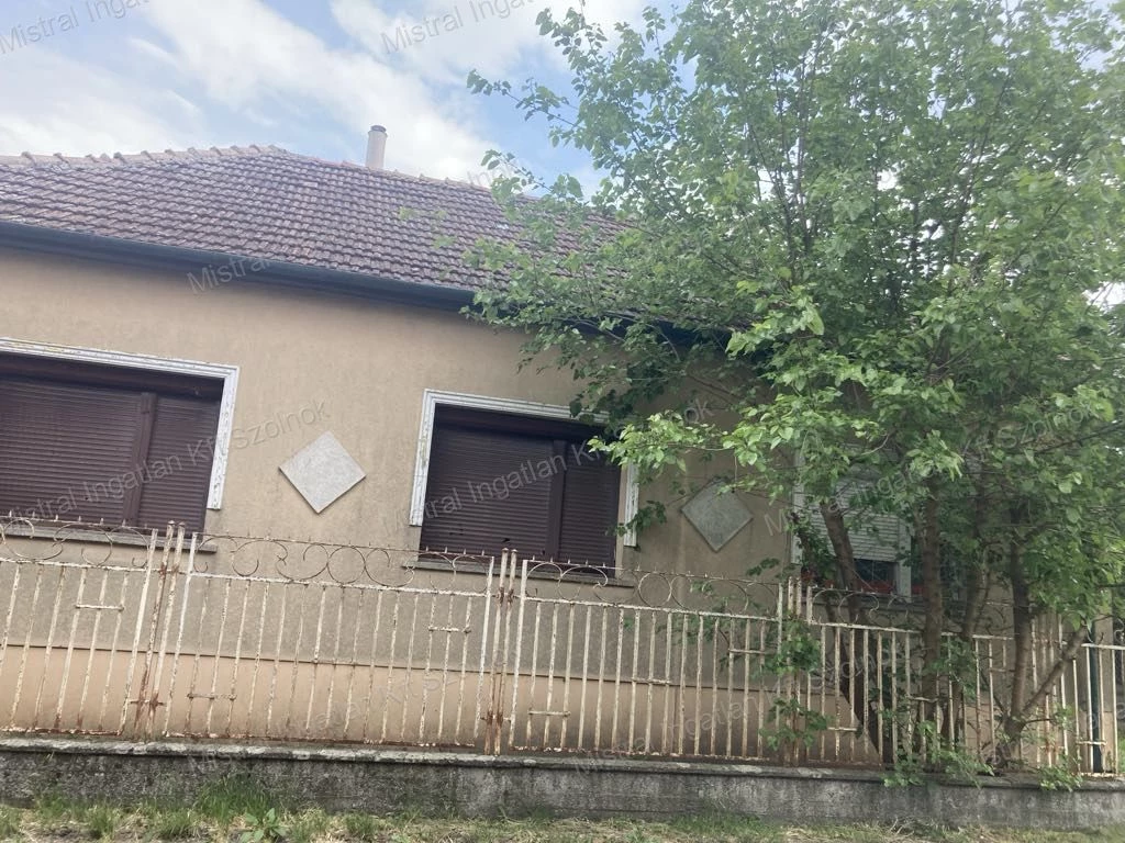 Eladó Zagyvarékason egy 3 szobás családi ház