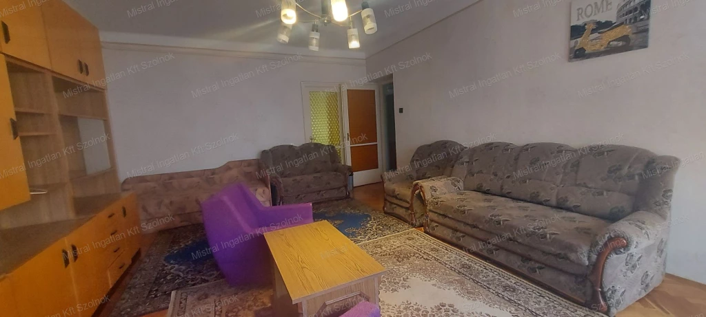 Szolnok belváros 1 emeleti lakás eladó!