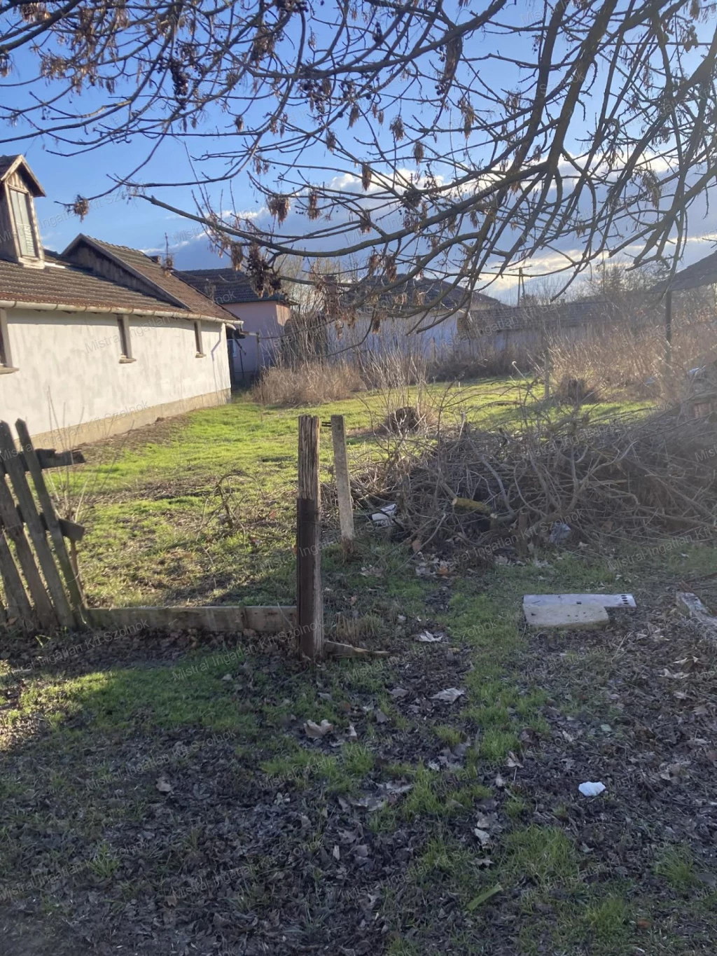 Eladó  Kőtelken egy 705 nm-s építési telek