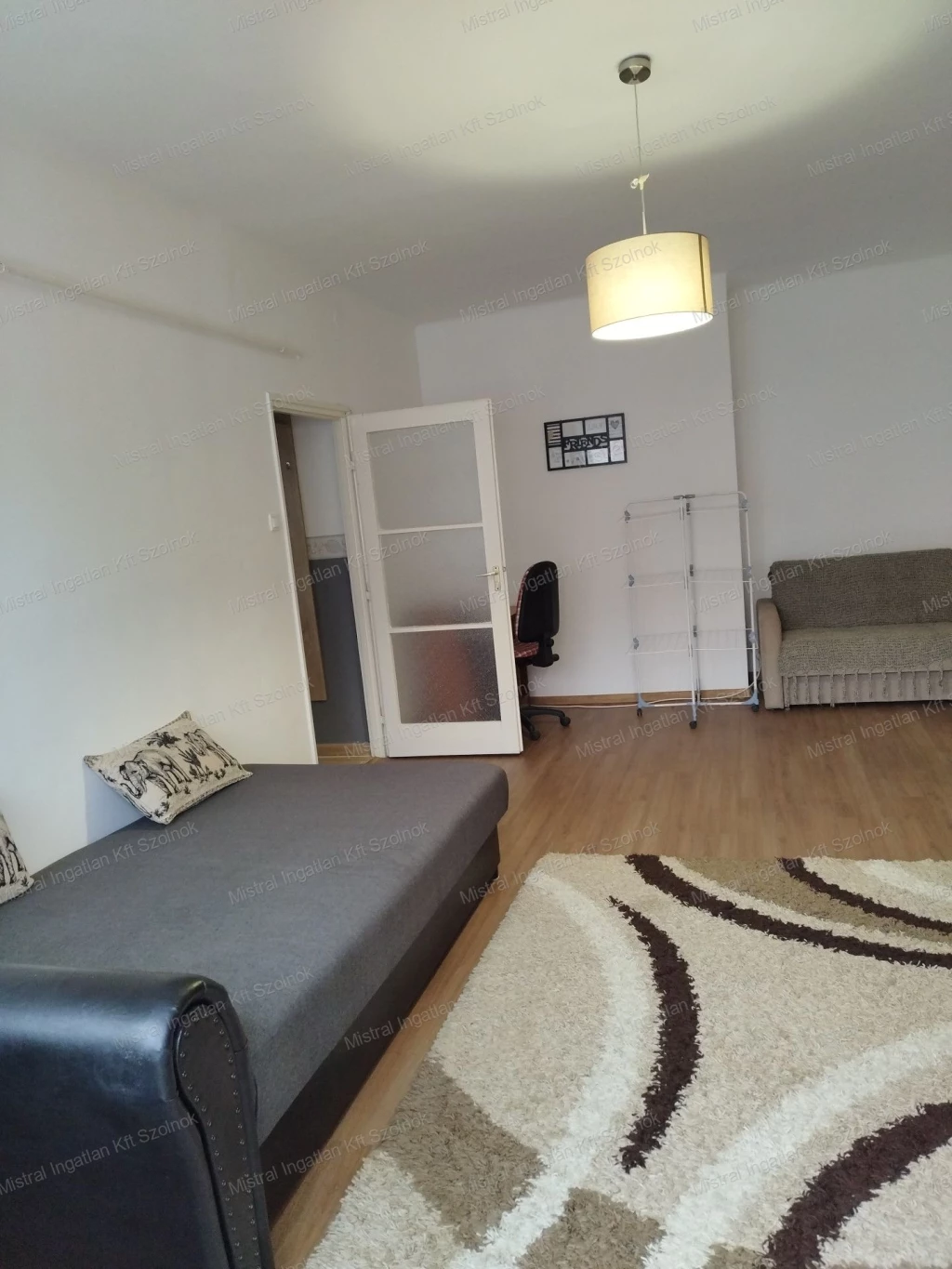 Szolnok , Tallinn városrészben , felújított , 50 m2-es lakás eladó!