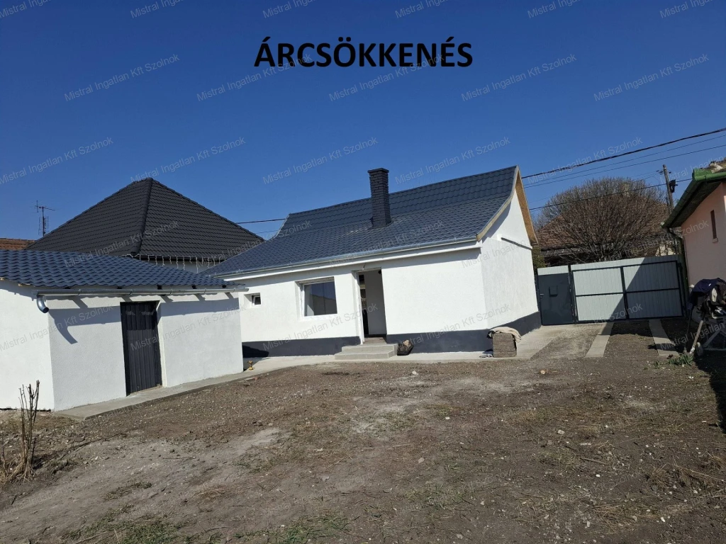 c3-1-name c2-1-name, Szolnok, Pletykafalu