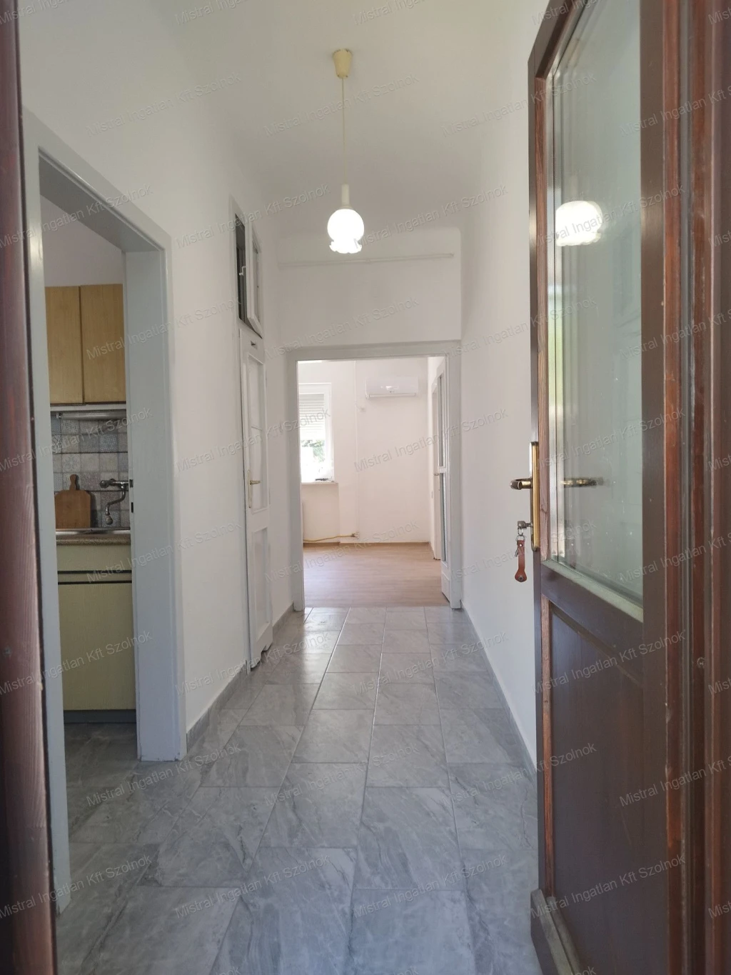 c3-1-name c2-19-name, Szolnok, Belváros