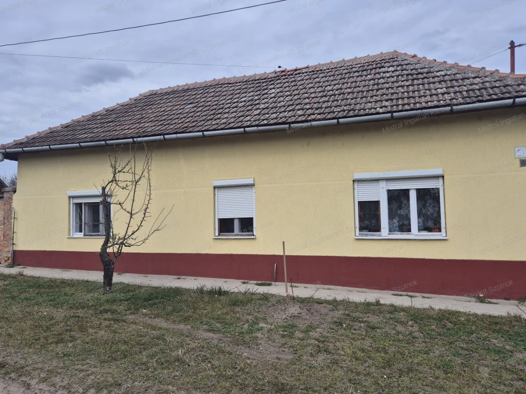 Cibakházán családi ház eladó!