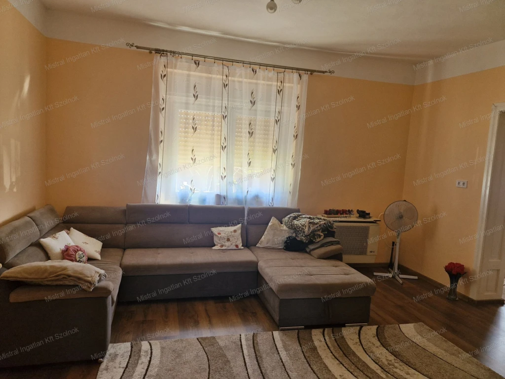 Zagyvarékason eladó egy 110 m2-es 3 szobás családi ház !