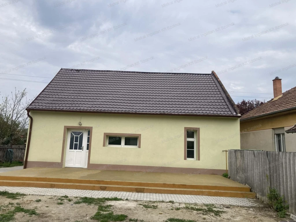 Eladó Zagyvarékason 2 szobás felújított családi ház