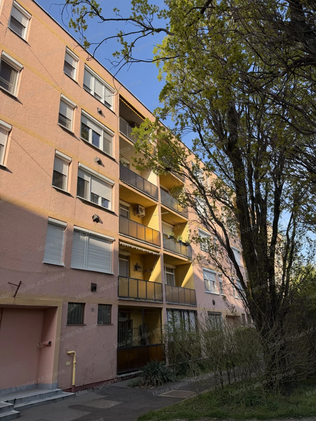 c3-1-name c2-20-name, Szolnok, Belváros