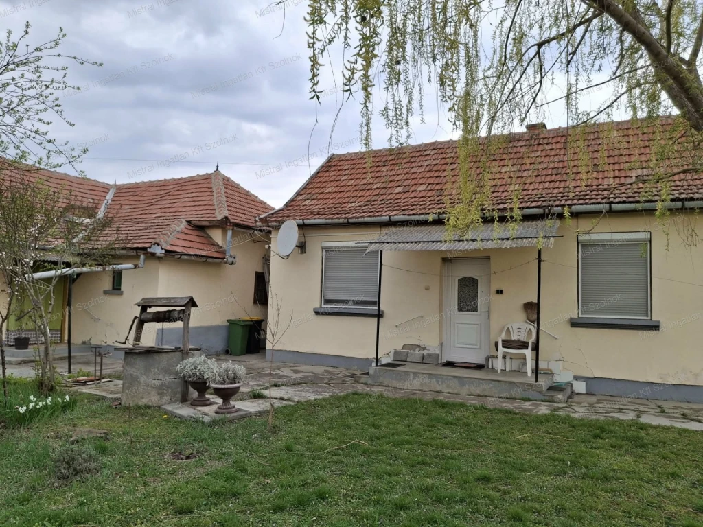 c3-1-name c2-1-name, Besenyszög