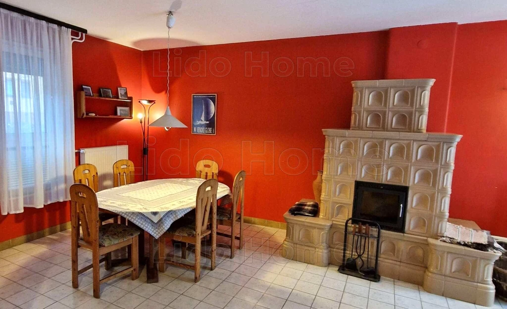 Eladó kétszintes családi ház Székesfehérváron a belváros közelében!