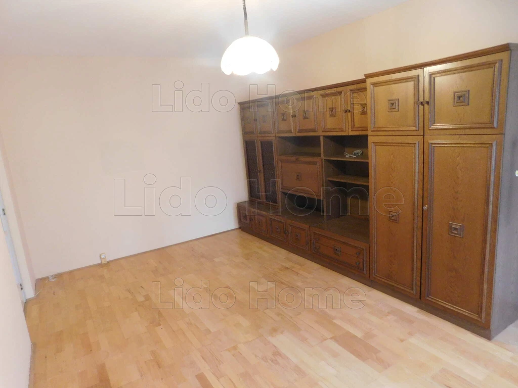 Megkímélt állapotú panellakás eladó a Palota városrészben Székesfehérváron