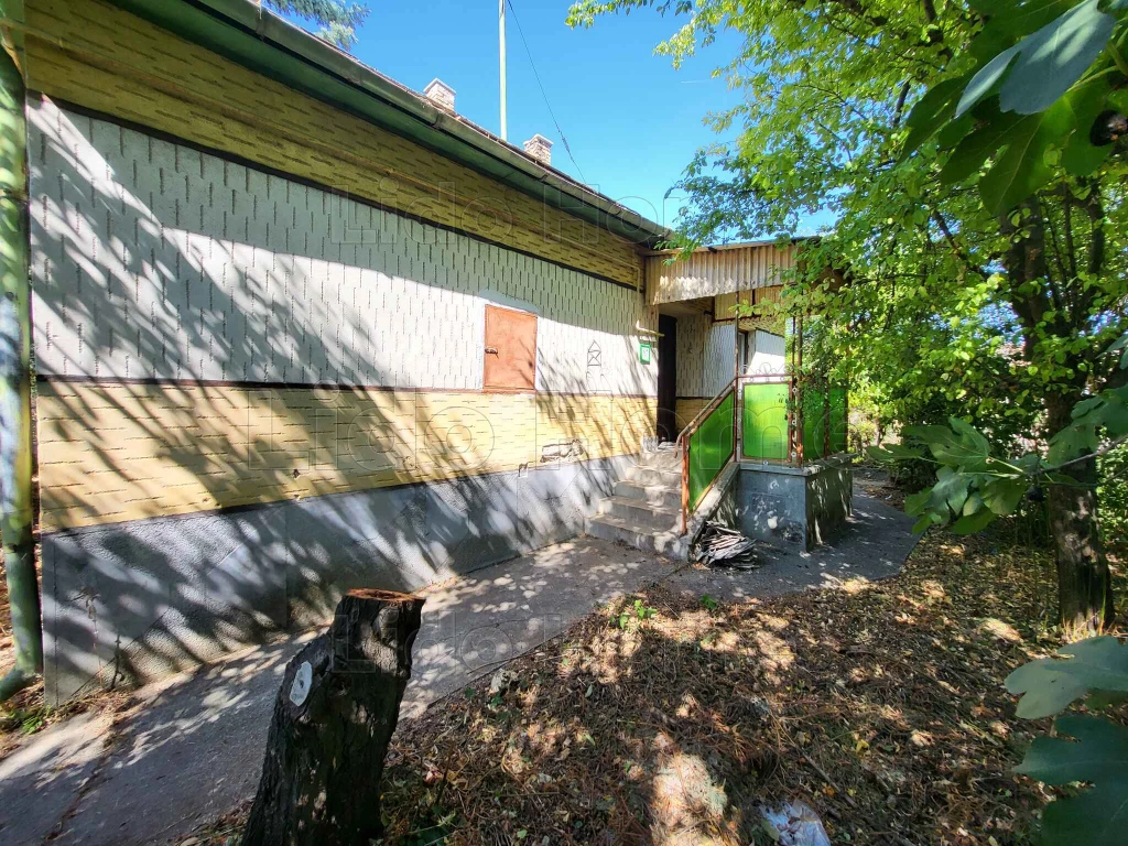 Eladó családi ház Jenőben, nagy telekkel, melléképületekkel!