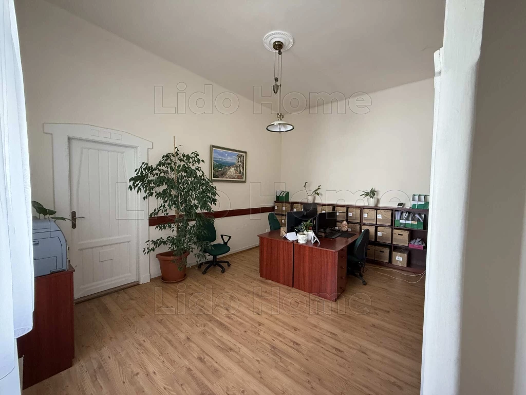 Eladó klasszikus polgári belvárosi 172 m2-s téglalakás