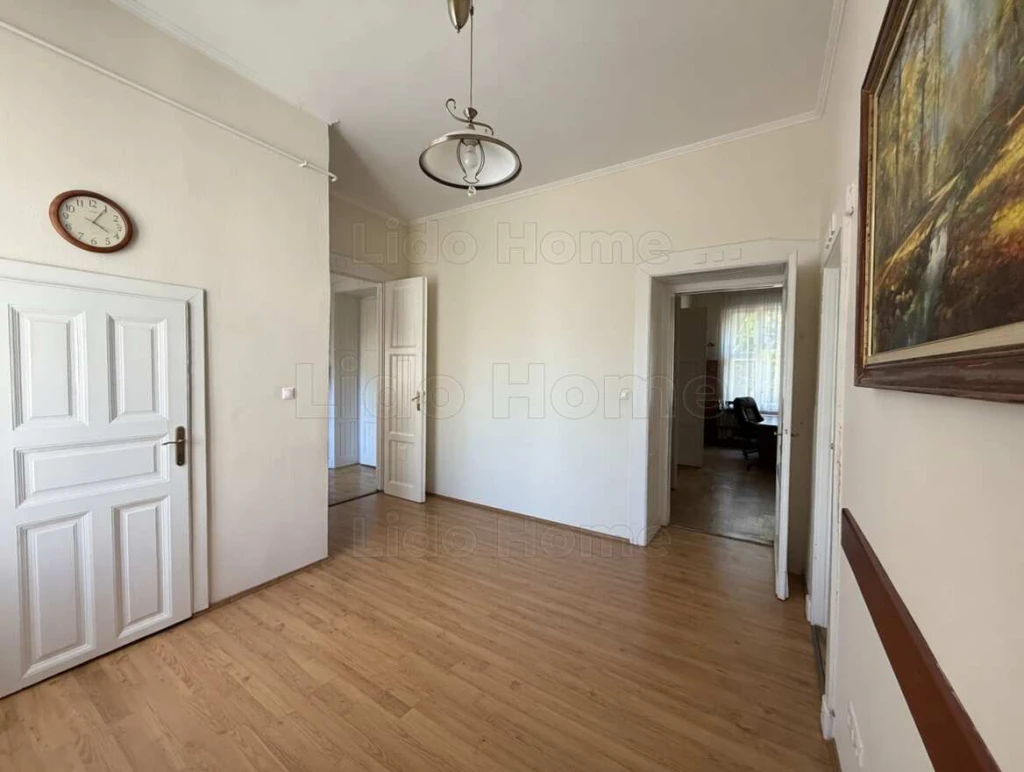 Eladó klasszikus polgári belvárosi 172 m2-s téglalakás
