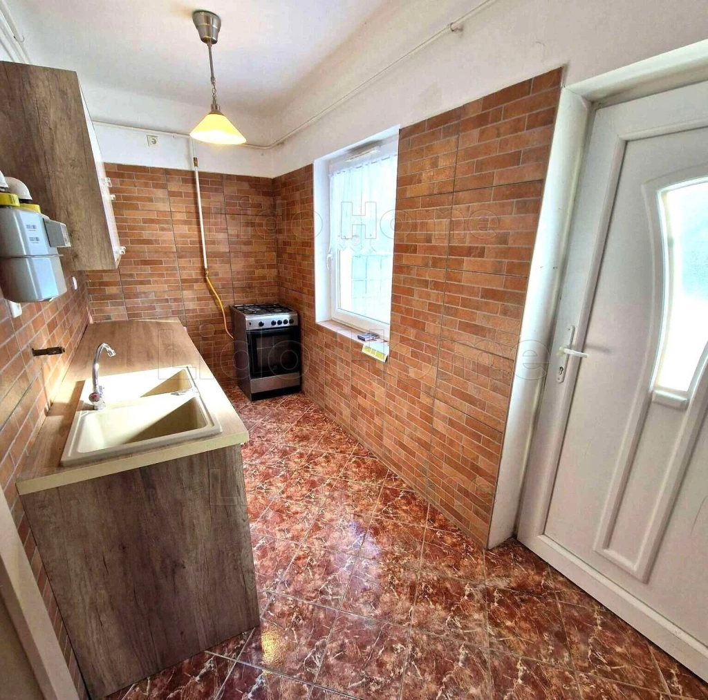 Eladó családi ház Ráchegy központi részén!