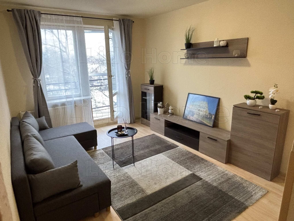 Székesfehérváron 47 m²-es, igényesen felújított, erkélyes lakás eladó