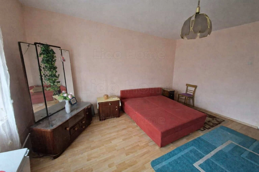 Eladó nagy telek felújítandó házzal Seregélyesen!