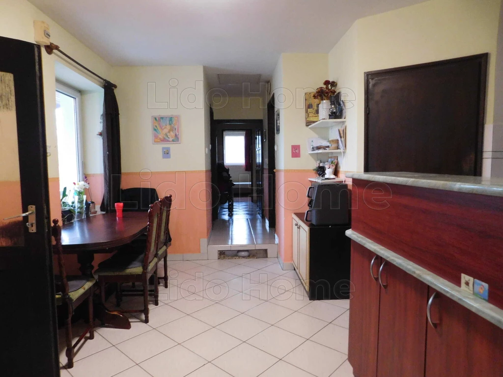 Két generáció lakhatására is alkalmas családi ház eladó Kálozon