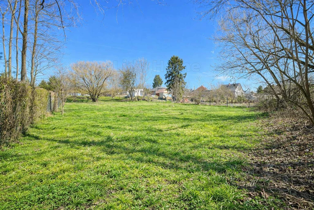 Eladó építési telek Szápáron